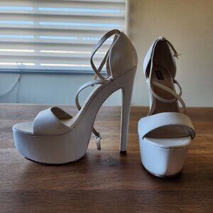 NEW Bakers 6" platform heels, size 10